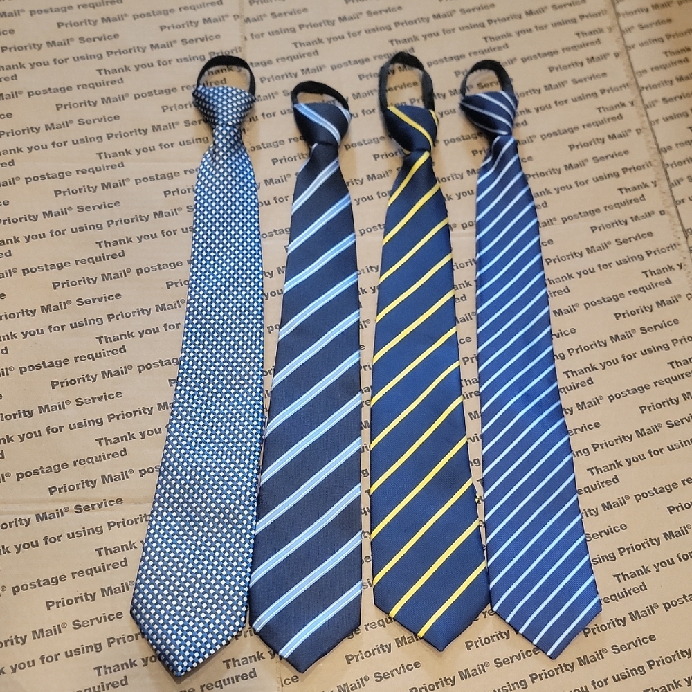 4 Classic Striped and Dotted Ties Set